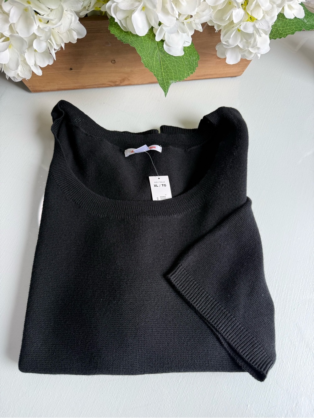 NWT Women's Black Crewneck Sweater - Classic Knit Crew